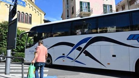 Divieto dei pullman a Rapallo, la partenza è falsissima | Foto