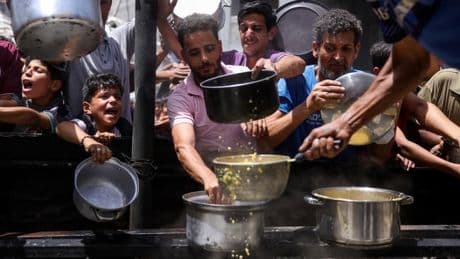 "Une goutte d'eau dans l'océan": l'ONU dénonce la reprise "limitée" de l'aide par Israël vers la bande de Gaza