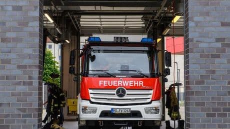 400.000 Euro Schaden: Traktor geht beim Mähen in Flammen auf - Hoher Schaden