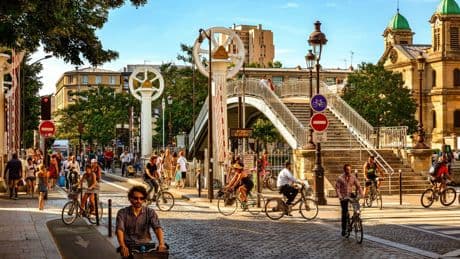 Vélo, modernisation du parc automobile… Comment Paris a dépollué son atmosphère ?