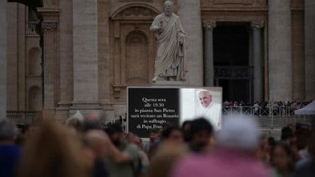 En direct, mort du pape François : le monde catholique en deuil et des hommages dans le monde entier