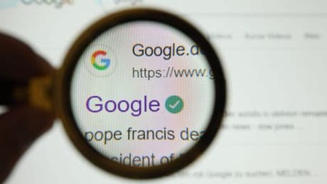Google-Suche führt zu Betrüger: Unternehmer verliert Geld durch KI-Betrug