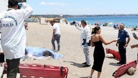 Sahildeki kötü koku alarma geçirdi! Ceset ile karşılaştılar