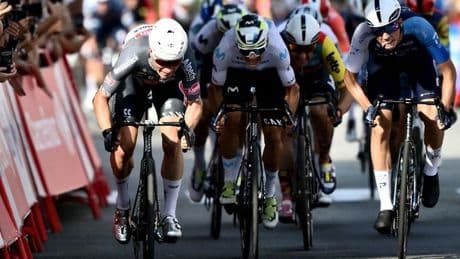 Philipsen calca el inicio del Tour en La Vuelta y gana también la primera etapa