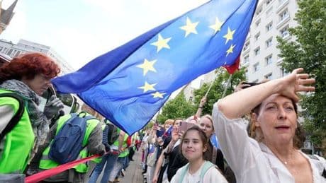 Europeístas y ultranacionalistas miden sus fuerzas en Varsovia a una semana de las presidenciales
