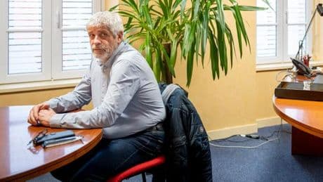 « Je vois bien que je m’enfonce » : à l’approche des municipales de 2026, le tabou se brise autour de la santé mentale des maires