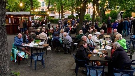 Weinbrunnen am Rüdesheimer Platz: Buhrufe zur Eröffnung
