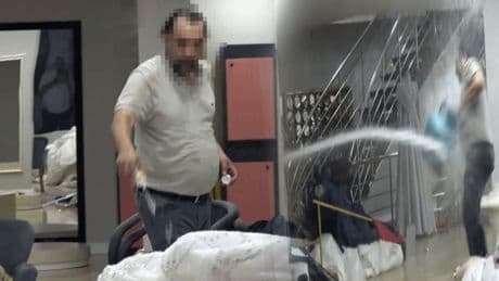 Kontrolden çıkan gelinlikçi her yeri ateşe vermek istedi