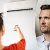 Kan je ziek worden door airco? Longarts legt uit waar je op moet letten: “De ventilator in het vliegtuig duwt virussen sneller naar beneden”