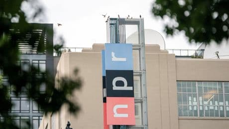 Des radios locales «vont fermer» : Donald Trump fait supprimer 1,1 milliard de dollars de fonds pour l’audiovisuel public