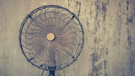 ¿Adiós al ventilador? Hacen un experimento y descubren que puede darte aún más calor