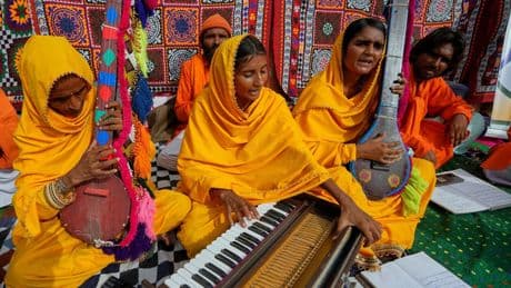 Pakistani musicians use folk songs and rap to raise climate change awareness