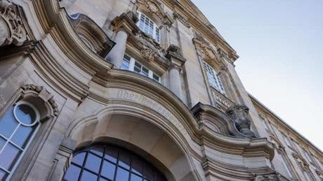 Oberlandesgericht Düsseldorf: Prozess um Messeranschlag von Solingen mit drei Toten beginnt