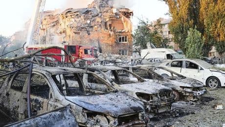 Al menos tres muertos y una veintena de heridos en una oleada de ataques de Rusia sobre Kiev