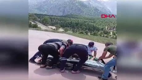 Kayseri'de traktör uçuruma yuvarlandı: 2'si ağır 8 yaralı