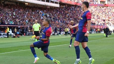 Triplete de Mbappé para recortar distancias en Montjuic