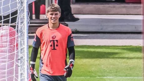 Er hat was mit Kahn gemeinsam - Unbekannter Torwart beim Bayern-Training!