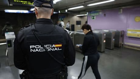 La Comunidad de Madrid equipará a los vigilantes del Metro con geles de pimienta para evitar actos vandálicos
