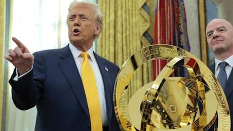 Chelsea bekommt Kopie, weil Trump den Pokal der Klub-WM behält. Sagt er