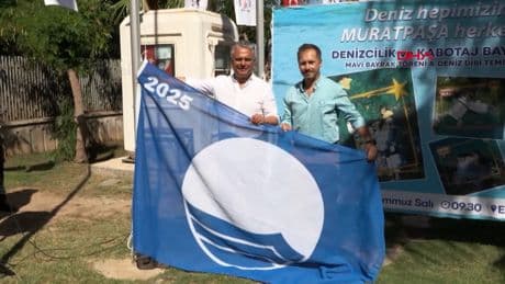 Muratpaşa'da mavi bayrak geleneği sürüyor