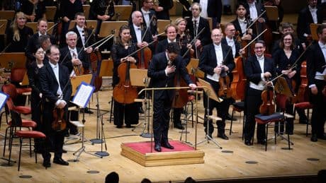Musik: Nach Absage in Belgien: Dirigent Shani in Berlin gefeiert