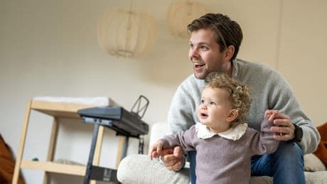 Praat mee: Zouden vaders na de geboorte van hun eerste kind minder moeten gaan werken?