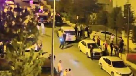 Ankara'da komşu aileler arasında 'çöp atma' kavgası: 3 yaralı