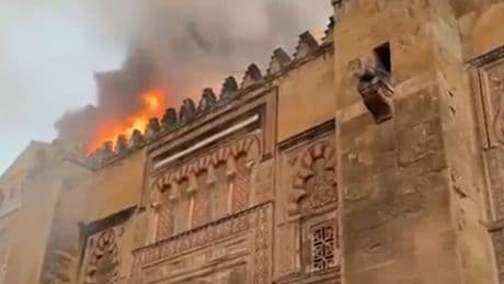 UNESCO-Weltkulturerbe in Gefahr! - Kathedrale von Córdoba steht in Flammen