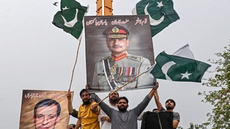 Feitelijke Pakistaanse machthebber vindt dat moslims in Indiase deel van Kasjmir bij Pakistan horen