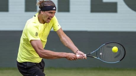 ATP-Turnier in Halle: Zverev mit Zittersieg ins Viertelfinale