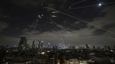 Israel intensifica los golpes y aprovecha su superioridad ante Irán
