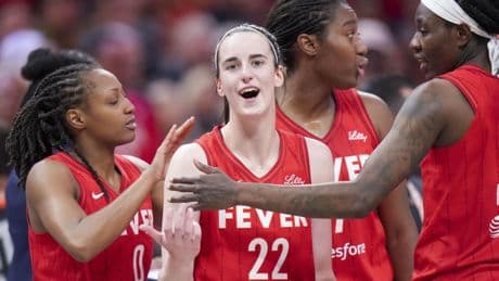 Caitlin Clark arranca la WNBA con un triple doble y triunfo contra las Sky
