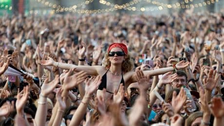 Sabrina Carpenter trae canciones y espectáculo al Primavera Sound