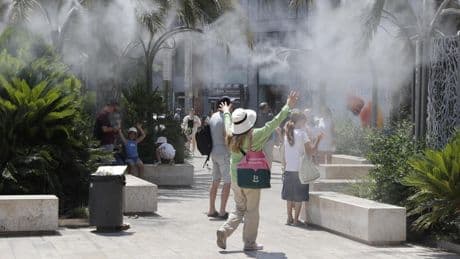 Los centros de mayores de València, los refugios climáticos de más amplio horario en ola de calor