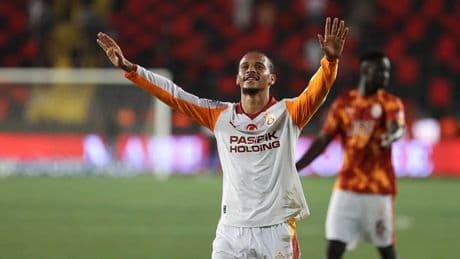 Sane, Galatasaray formasıyla ilk resmi maçta
