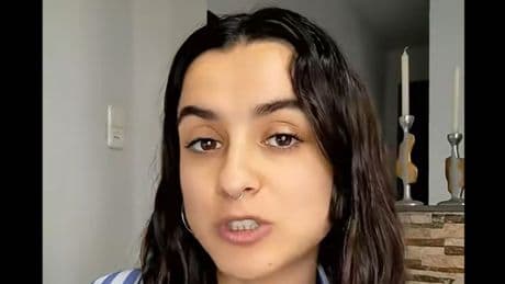 Marta Lull, neurologopeda: "No limpiar tus auriculares puede provocarte una pérdida auditiva"