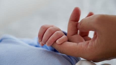 Cambios en los permisos para el cuidado de hijos: ¿cuántas semanas más habrá y cómo afecta a los nacidos en 2024?