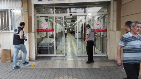 Şanlıurfa’da hastanede bıçaklı saldırı! Acil doktoru ve güvenlik görevlisi yaralandı