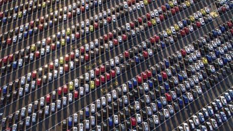Handelskrieg: EU droht mit Zöllen auf US-Autos und -Flugzeuge