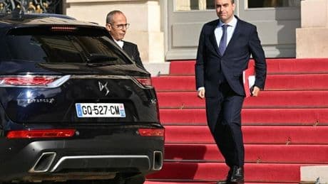 Lecornu busca reeditar en Francia la coalición entre conservadores para salvar a Macron