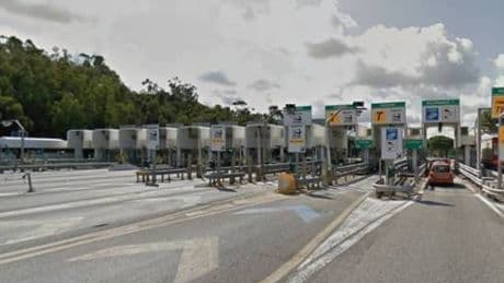 Retromarcia al casello autostradale, occhio alla stangata: ecco cosa si rischia