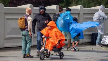 Storm Floris aftermath leaves thousands without power for second night