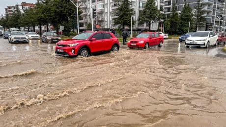 Meteoroloji'den kuvvetli yağış ve toz taşınımı uyarısı