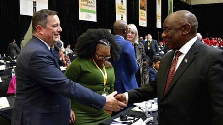 Afrique du Sud: après un an au pouvoir, un nouveau scandale fait vaciller la coalition gouvernementale