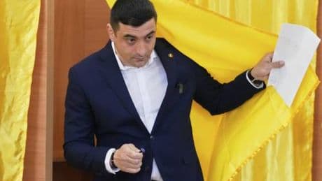 Il primo turno va a Simion. Ma la Romania è spaccata