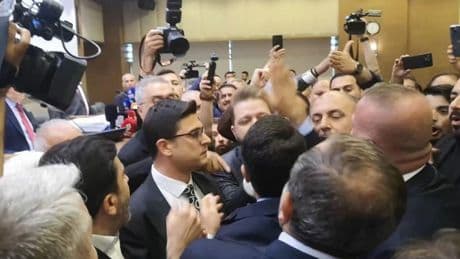 Bursa Belediye Meclisi'nde ortalık karıştı: AKP'li üye başkanın üzerine yürüdü, küfürler savurdu!