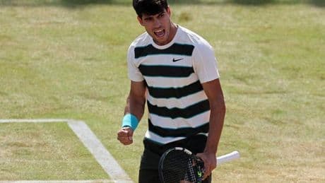 Alcaraz, estreno convincente en Queen's