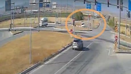 Çorum'da feci kaza kamerada: 10 yaralı