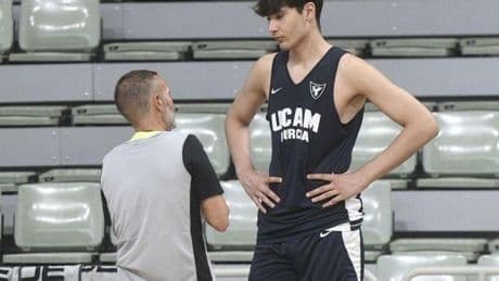 El pívot Fabián Flores, ni dentro ni fuera del UCAM Murcia