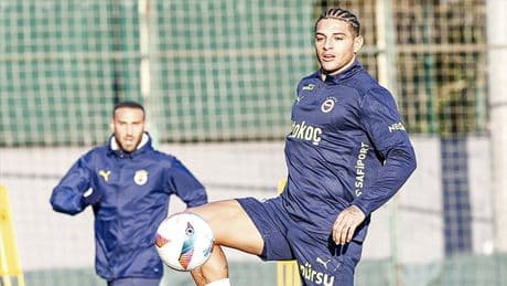 Fenerbahçe'de üç stoperden biri yolcu!